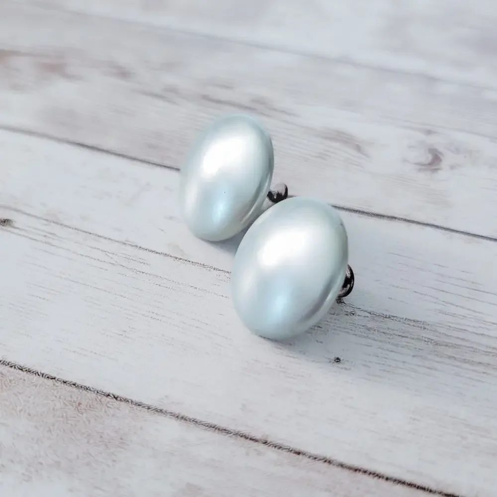 Vintage Screw On Earrings Pale Green/Blue Pearlescent Circle